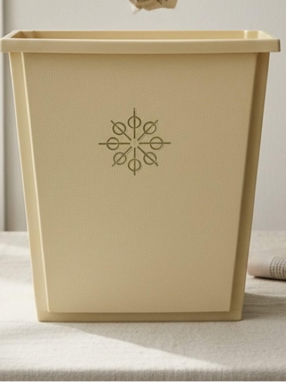 VTG Sterilite Plastic Trash Can Ivory Gold Atomic Starburst Wastebasket MCM